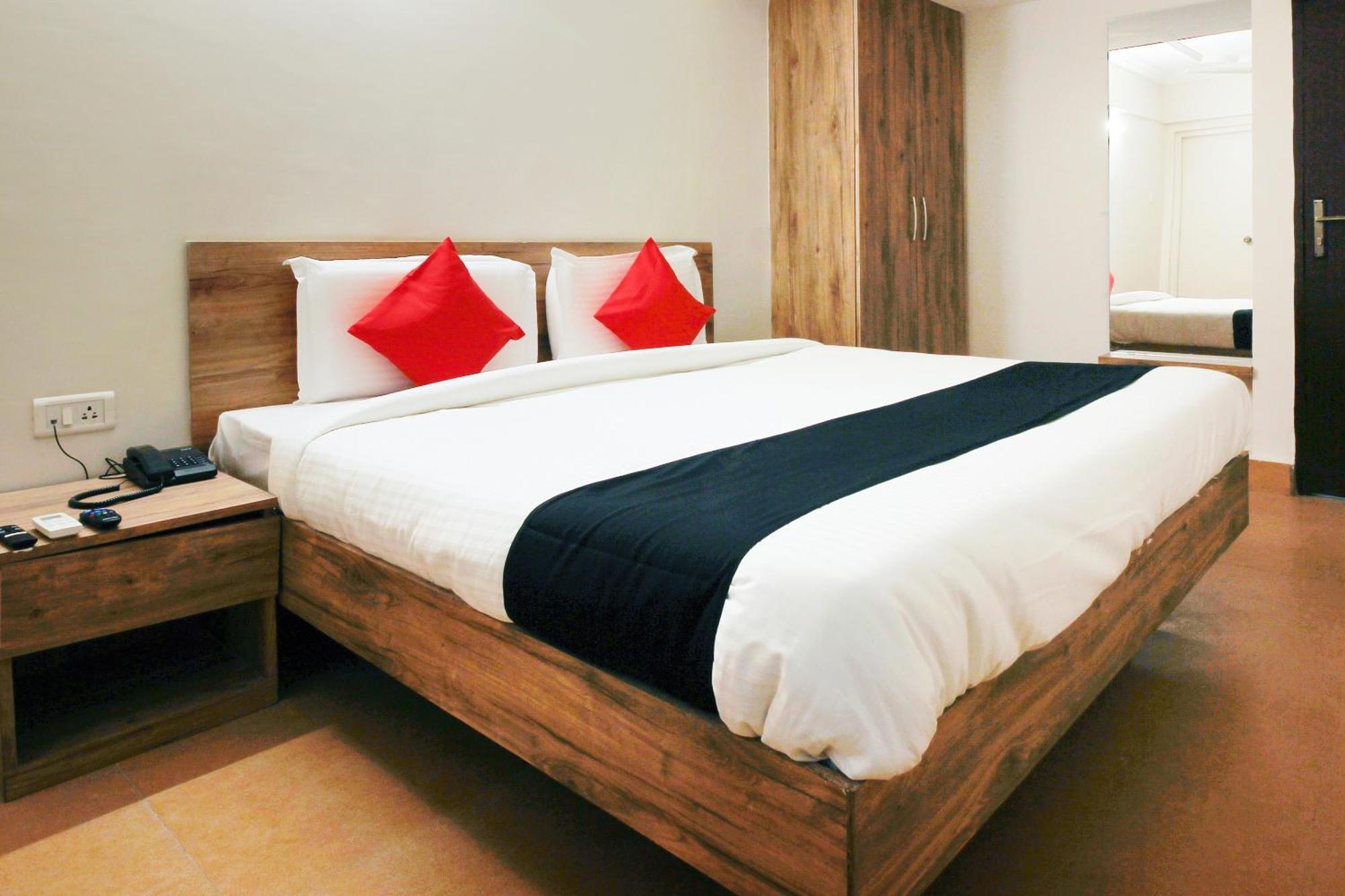 Capital O Sri Suprabhat Grand Near Kachiguda Railway Station Hyderabad Exterior photo