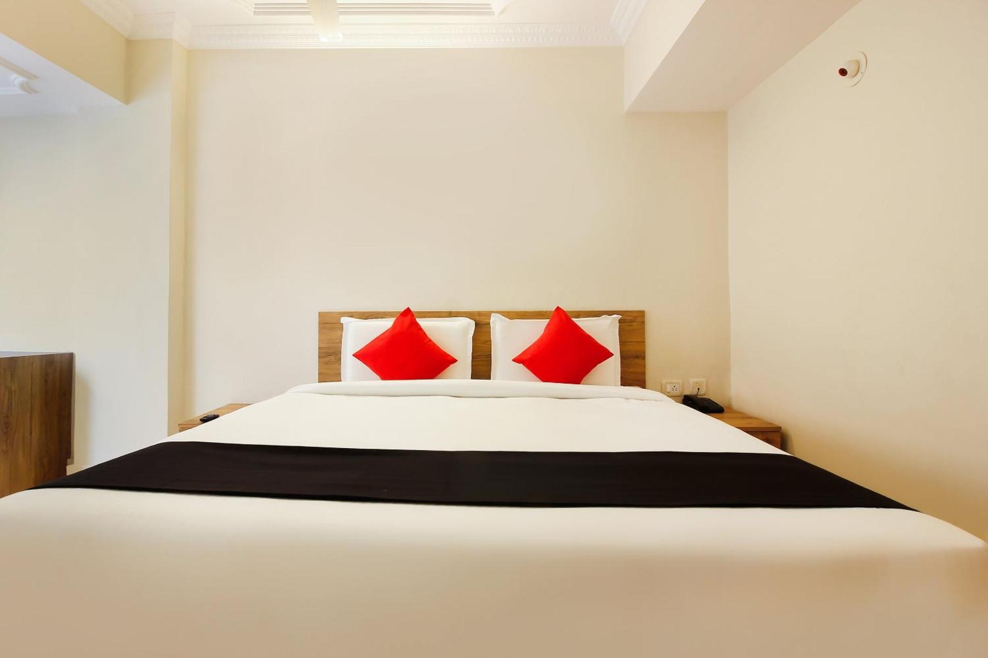 Capital O Sri Suprabhat Grand Near Kachiguda Railway Station Hyderabad Exterior photo